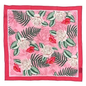 Authentic NWT Gucci Floral Cotton Scarf, Versatile and Stylish, 35in x 35in